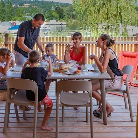 Les De La Viarhona / Cabane-spa * Virignin