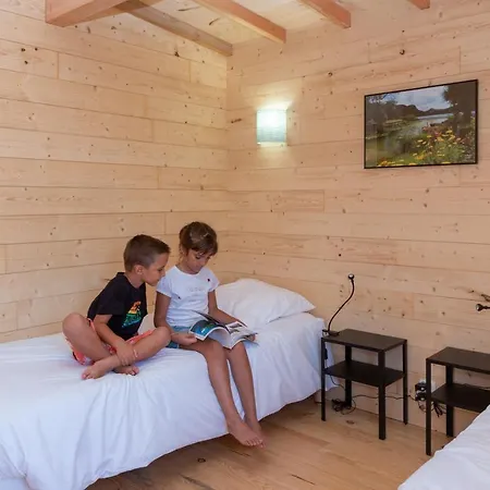 Les De La Viarhona / Cabane-spa Virignin