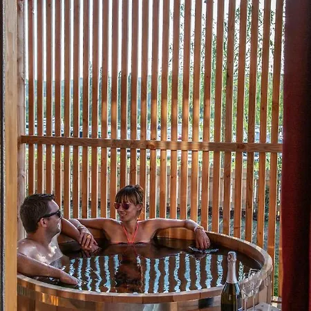 롯지 Les De La Viarhona / Cabane-spa